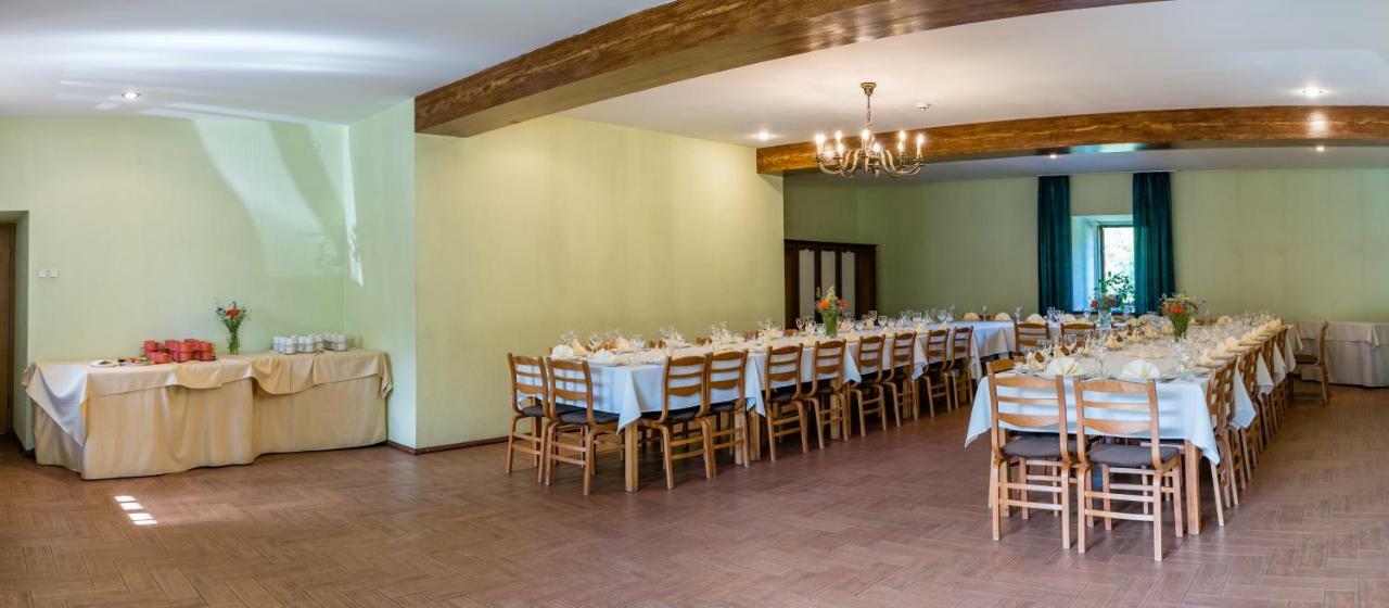 Park Hotel Bruzis Смилтене Экстерьер фото